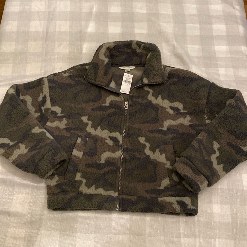 NWT Women’s American Eagle Camo Sherpa Cropped Jacket